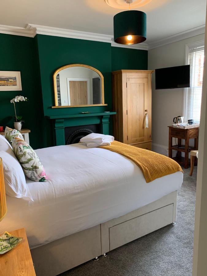 The Lazy Lion Bed and Breakfast Milford on Sea Buitenkant foto