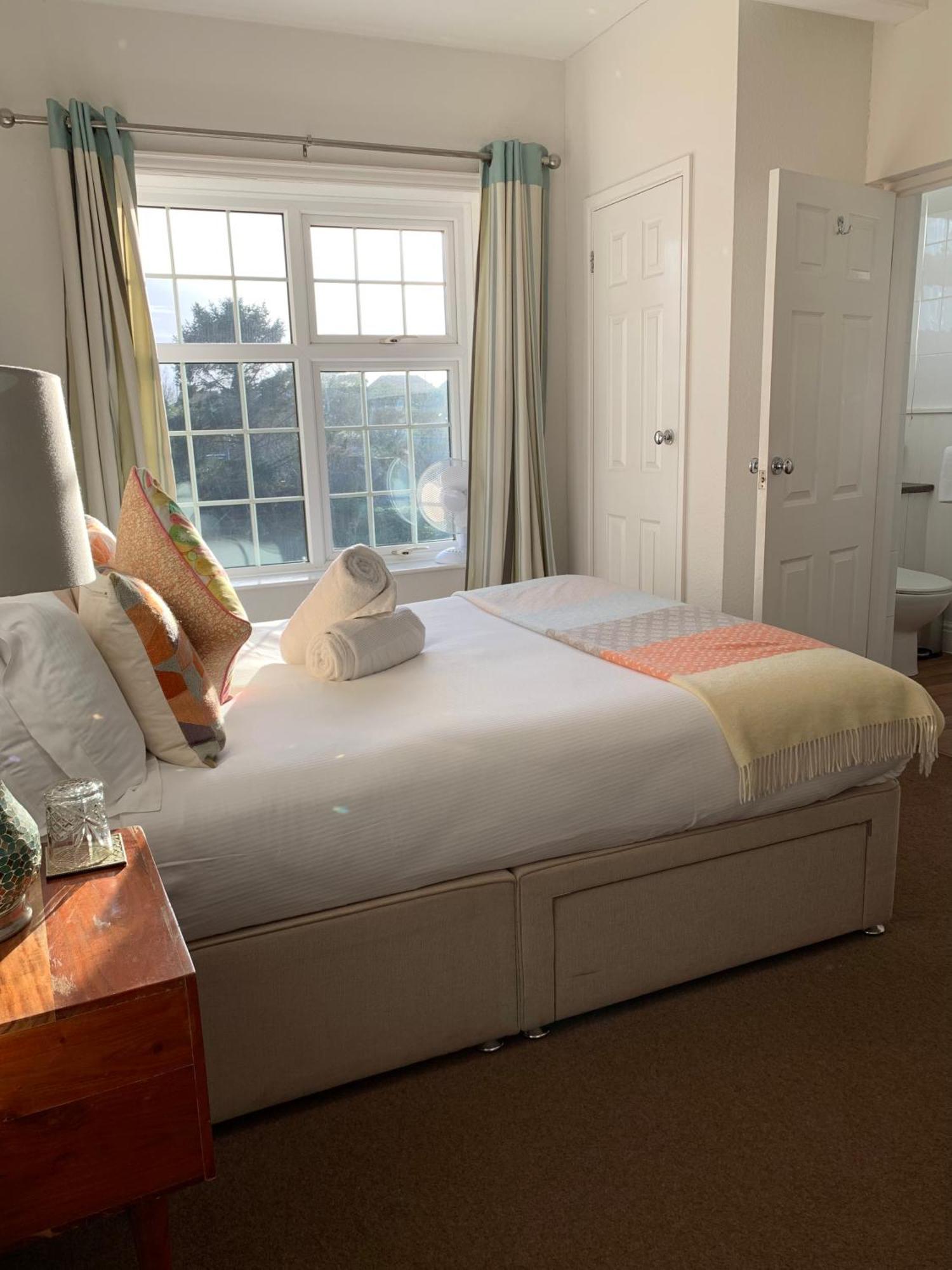 The Lazy Lion Bed and Breakfast Milford on Sea Buitenkant foto