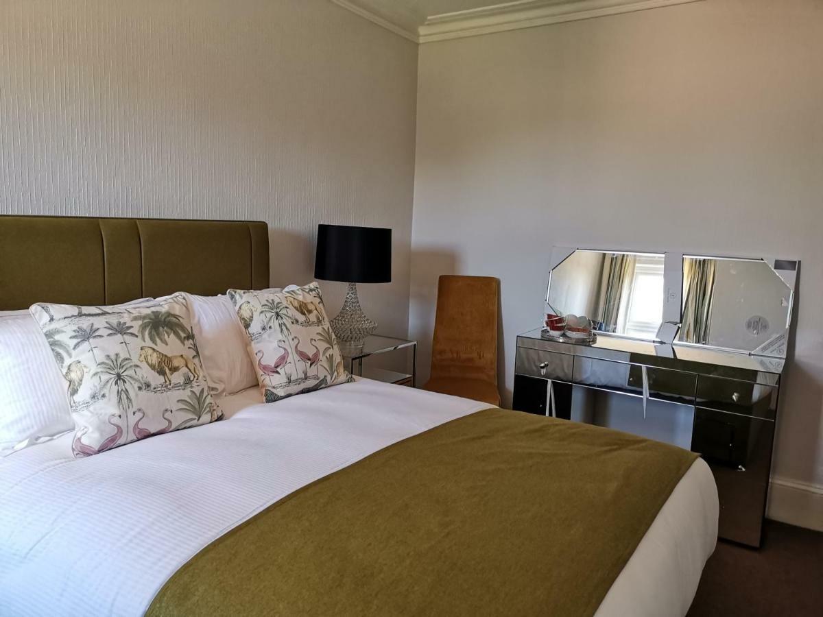 The Lazy Lion Bed and Breakfast Milford on Sea Buitenkant foto